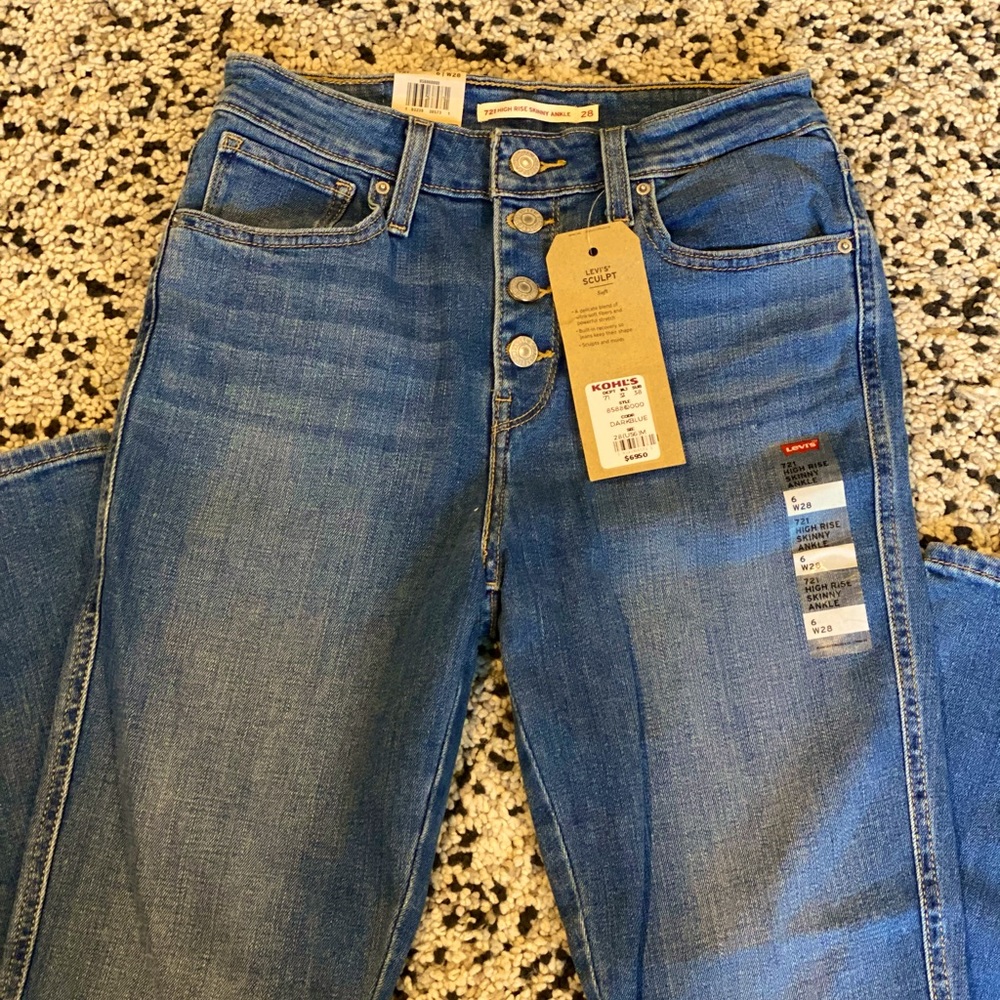 Women’s Levi’s size 28